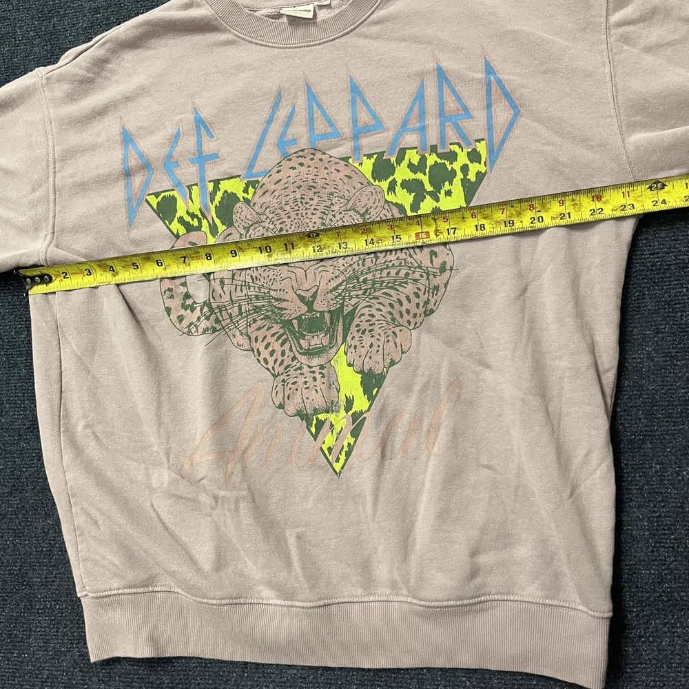 Def Leppard Sweatshirt Mens Medium Purple Leopard Graphic Pullover Fleece - Picture 6 of 8